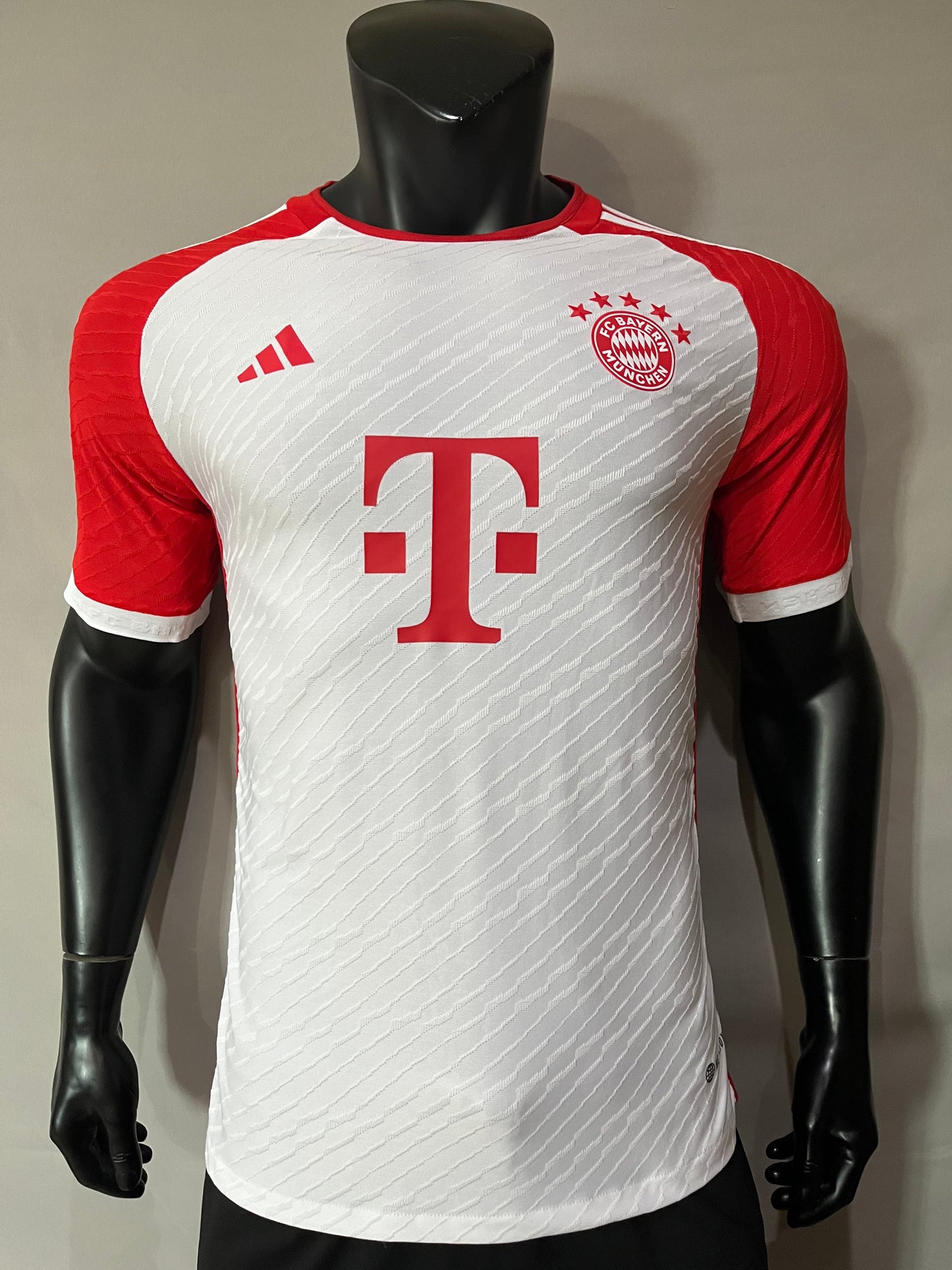 2023-24 - BAYERN MUNICH HOME | VERZE PŘEHRÁVAČE