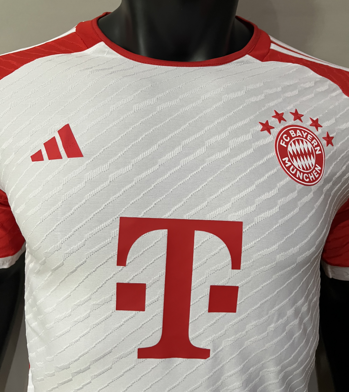 2023-24 - BAYERN MUNICH HOME | VERZE PŘEHRÁVAČE